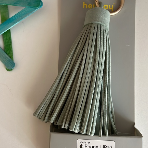 Heyday Sage Green Tassel iPhone iPad Charging Cable Keyring Keychain - Picture 3 of 9